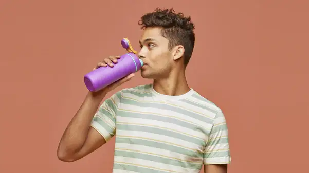 纯钛保温杯适合泡茶吗？钛杯泡茶体验与使用优势分析