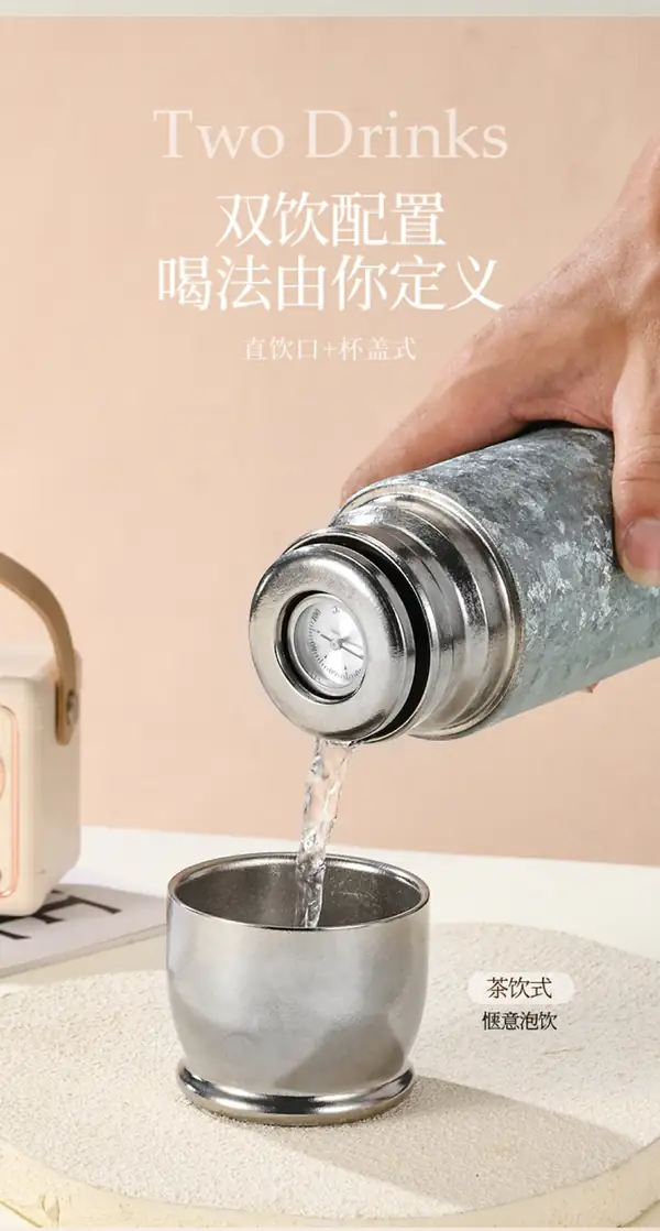 500ML纯钛保温杯杯盖倒水双饮方式展示