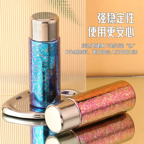 430ML纯钛保温杯蓝色粉色高温结晶纹理外观展示 430ML纯钛保温杯蓝色粉色高温结晶纹理外观展示